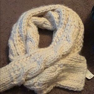 American Eagle scarf